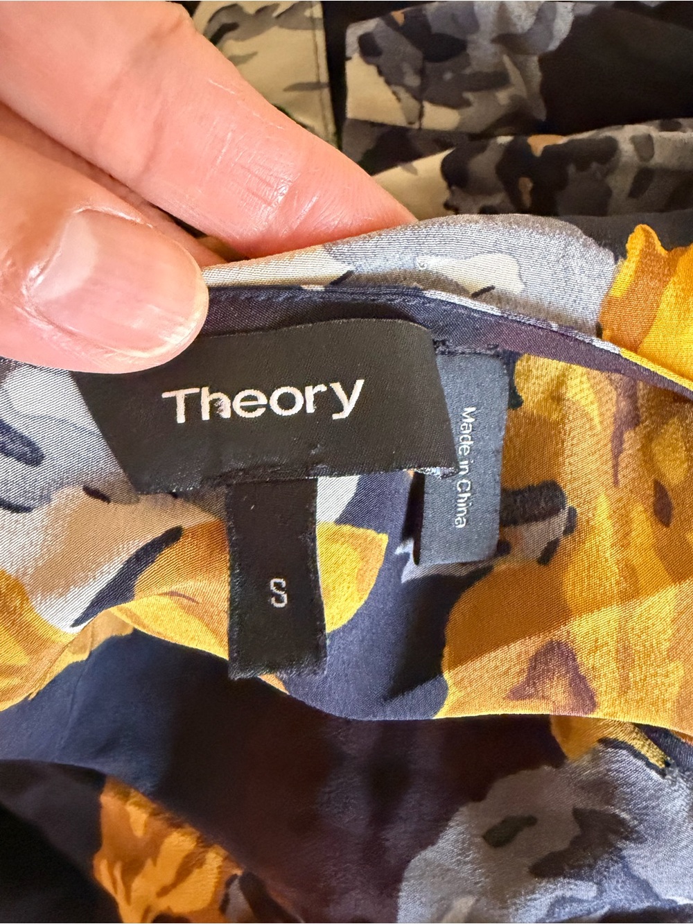 Theory Antazia 100% Silk Black Floral Keyhole Blouse - Picture 5 of 8
